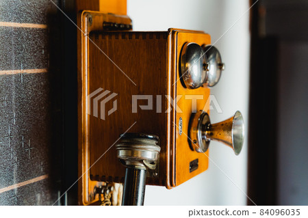 Old telephone Old folk house telephone Telegram 84096035