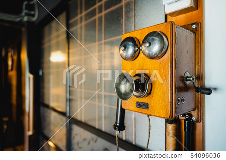 Old telephone Old folk house telephone Telegram 84096036