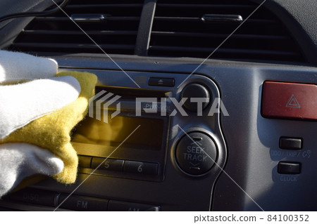 汽車清潔檢查圖像 84100352