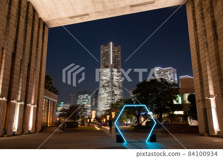 Minato Mirai night view 84100934