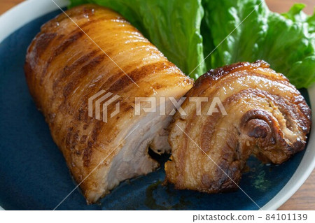 Grilled pork (char siu) baked in golden color with overflowing umami 84101139