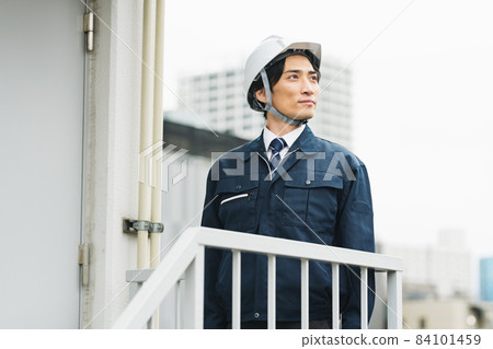 Portrait of a young construction management engineer Photographing cooperation: WEEK Shibadaimon (Sun Frontier Fudousan) 84101459