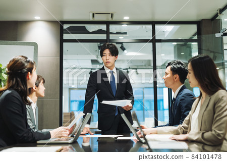 Business person speaking at the conference Photo cooperation: WEEK Shibadaimon (Sun Frontier Fudousan) 84101478