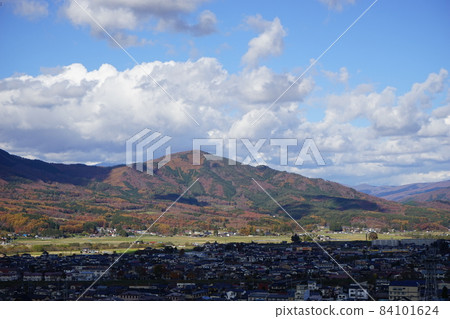 Ruins of Nabekura Castle in autumn colors Ruins of Nabekura Castle in autumn colors 84101624