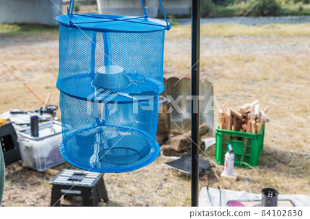 [Auto camp at Nakatsugawa riverbed, dry dishes with dry net] 84102830