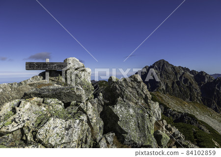 《富山縣北阿爾卑斯山》山頂標誌和鶴御前的鶴木山 84102859