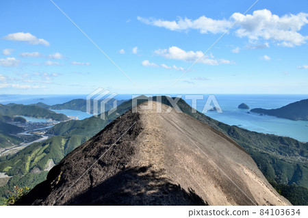 濱志山大象的背面（右、尾羽灣、左、曳本浦、白石湖）【尾羽市、三重縣、紀北町】 84103634