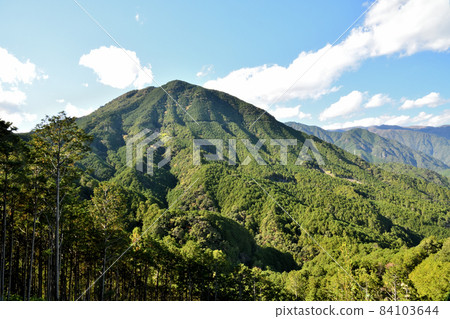 濱志山（在前往魔子山口的途中觀賞濱志山）[三重縣尾羽市、紀北町] 84103644