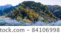 Autumn leaves Kamikochi hiking: Autumn leaves and rime on trees 84106998