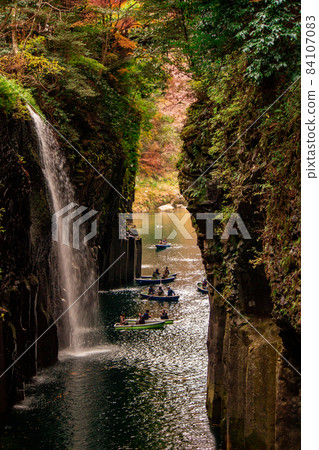 高千穗峽真井瀑布和紅葉 高千穗峽真井瀑布和紅葉 84107083