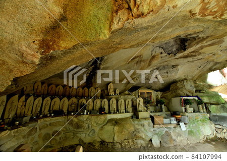 Stone Buddha of Owase Iwayado [Owase City, Mie Prefecture] 84107994