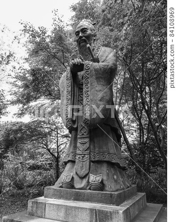 Confucius statue of Yushima Seido, Tokyo 84108969