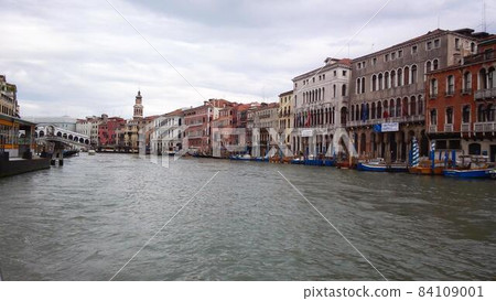 [Venice, Italy] View from the water bus 84109001