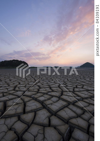 Cracked ground Cracked ground 84109191