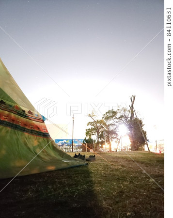 Campsite before dawn 84110631