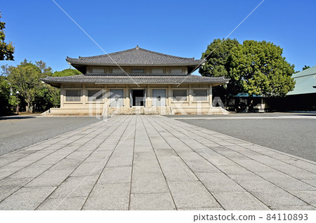 Ikegami walk: Ikegami Honmonji Temple Nichiren Sect Daihonzan Main Hall 84110893