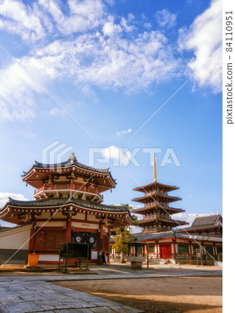 可以看到南鐘廳(鯨鐘樓)和大阪四天王寺五層寶塔的區域 可以看到南鐘廳(鯨鐘樓)和大阪四天王寺五層寶塔的區域 84110951