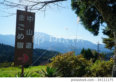 中山道的馬籠宿入口 中山道的馬籠宿入口 84111175