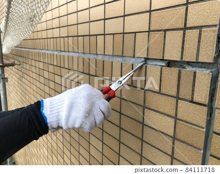 Seal removal 84111718