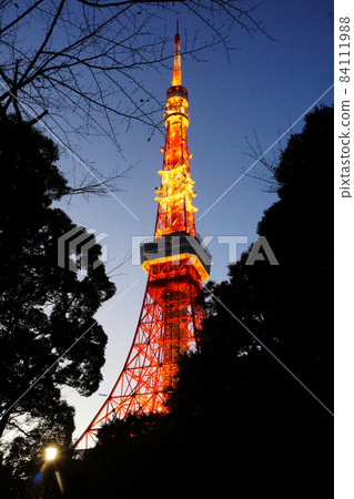 Tokyo Tower at dusk Tokyo Tower at dusk 84111988
