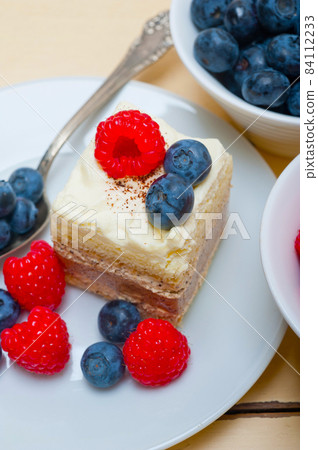 fresh raspberry and blueberry cake fresh raspberry and blueberry cake 84112233