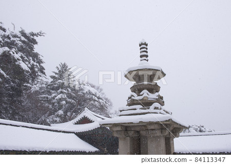 Gyeongju Dabotap snow scene 84113347