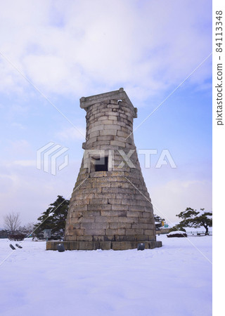 Gyeongju Cheomseongdae Snow Scenery 84113348