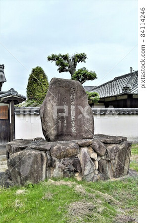 A stone monument of the birthplace of Dr. Yoshio Nishina, an atomic physicist in Satosho-cho, Asakuchi-gun, Okayama Prefecture. A stone monument of the birthplace of Dr. Yoshio Nishina, an atomic physicist in Satosho-cho, Asakuchi-gun, Okayama Prefecture. 84114246