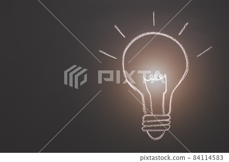 The idea of a light bulb on the blackboard 84114583