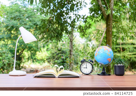 concept of reading books and desks 84114725