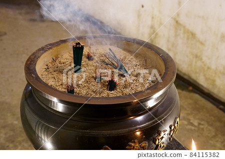 Incense stick smoke 84115382