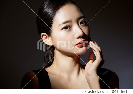 Beauty portrait on black background with contrast of light and shadow Beauty portrait on black background with contrast of light and shadow 84116613