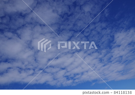 Refreshing blue sky, autumn sky, clouds, background, background material image Refreshing blue sky, autumn sky, clouds, background, background material image 84118138