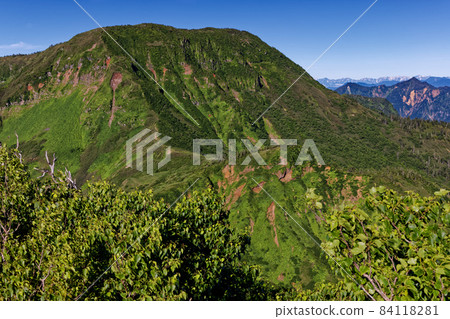 從神樂之山看苗場山和鳥羽山/北阿爾卑斯山 從神樂之山看苗場山和鳥羽山/北阿爾卑斯山 84118281
