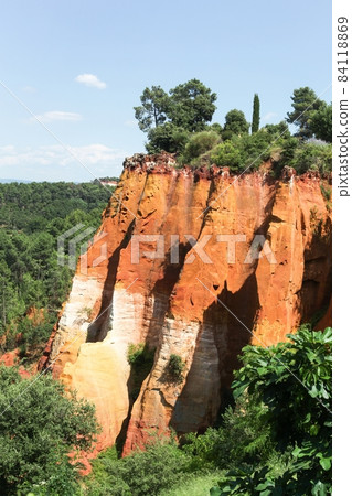 Red ocher cliffs in the village of Roussillon in Provence, France Red ocher cliffs in the village of Roussillon in Provence, France 84118869