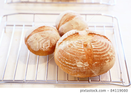 麵包班 / 新鮮出爐的法式麵包 Boule Coupe 84119080