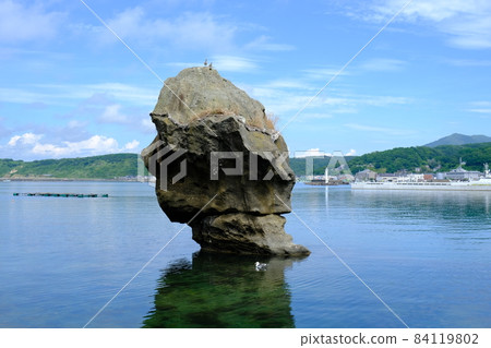 江差的嚴島神社和平石岩 84119802