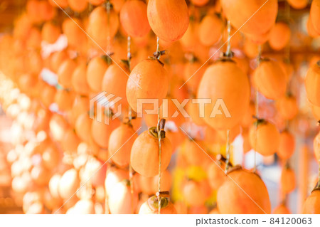 <Shimane Prefecture> Dried persimmon village Dried persimmon Orange persimmon blind 84120063