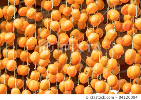 <Shimane Prefecture> Dried persimmon village Dried persimmon Orange persimmon blind 84120094