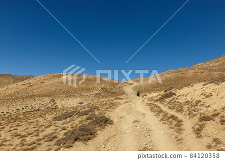 Mountain path to Gyu La pass Mountain path to Gyu La pass 84120358