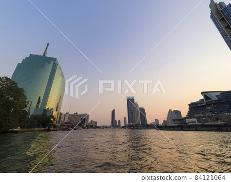 Bangkok, Thailand Chao Phraya River Evening View / Bangkok, Thailand 84121064