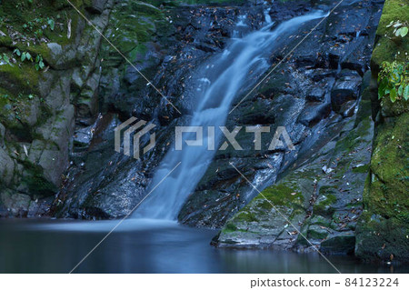 紅眼前進瀑布 84123224