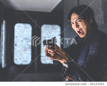 拿著槍的男人 84124362