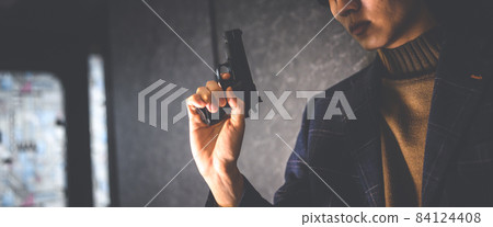 拿著槍的男人 84124408