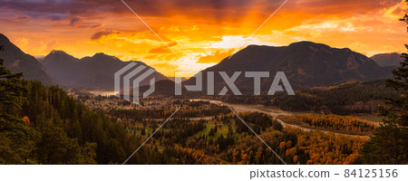 Panoramic View of modern city, Hope, in British Columbia, Canada. Panoramic View of modern city, Hope, in British Columbia, Canada. 84125156