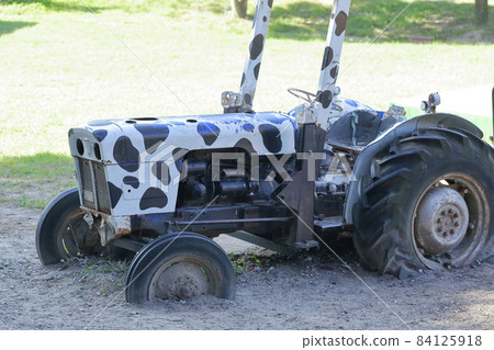 Cow pattern tractor Cow pattern tractor 84125918