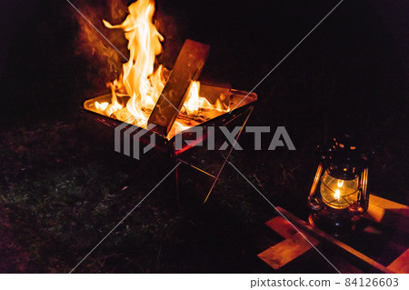 Bonfire and oil lamp 84126603