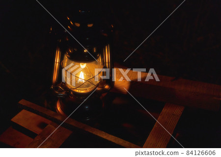 Bonfire and oil lamp 84126606