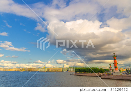 Strelka Arrow of Vasilyevsky Island with green trees and Rostral Columns 84129452