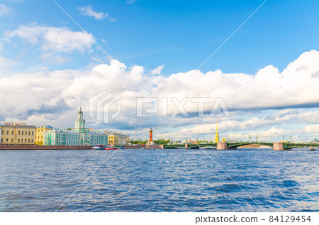Cityscape of Saint Petersburg Leningrad city with Palace Bridge 84129454